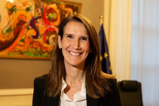 Ανέλαβε καθήκοντα η πρώτη γυναίκα πρωθυπουργός στο Βέλγιο