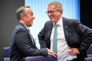 Ετοιμη για τη μεγάλη κωλοτούμπα η κυβέρνηση