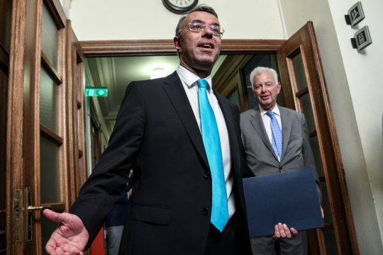 Έκθεση της Ε.Ε. ανοίγει το δρόμο για χαμηλότερα πλεονάσματα