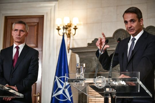 Καλές… οι ίσες αποστάσεις του ΝΑΤΟ, αλλά εδώ υπάρχει κατάφωρη αδικία
