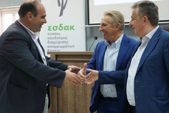 Υπογράφηκε η σύμβαση για τον ΧΥΤΥ στο Αμάρι