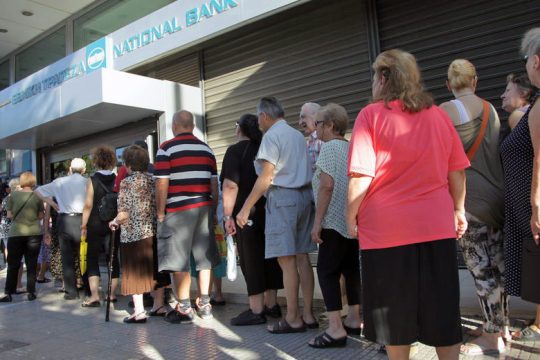 Ρίχνουν πίσω τα αναδρομικά