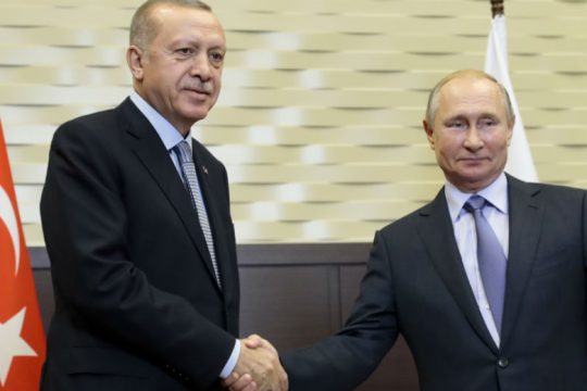 Σε δοκιμασία η συμφωνία Πούτιν – Ερντογάν για τη ΒΑ Συρία