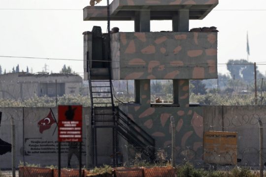 Εύθραυστη κατάπαυση πυρός στα σύνορα Τουρκίας – Συρίας