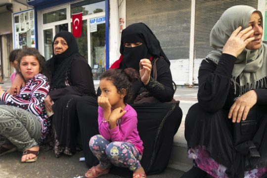 Η Τουρκία απελαύνει Σύρους πρόσφυγες στις εμπόλεμες περιοχές της πατρίδας τους