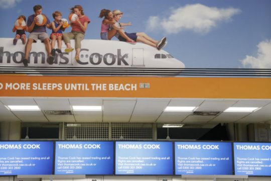 Η διοίκηση της Thomas Cook «μαγείρευε» τα βιβλία, ενώ η εταιρεία κατέρρεε
