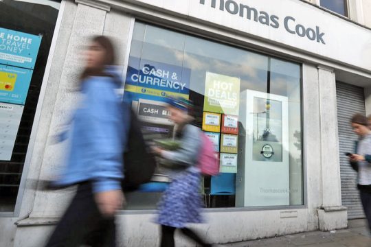 Βαρύ το «κανόνι» της Thomas Cook