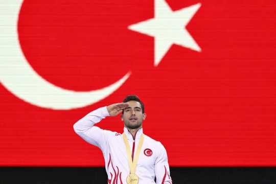 Προκλήσεις και στα γήπεδα