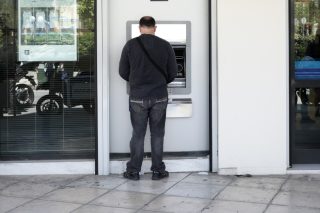 Επερώτηση για τις εξωφρενικές προμήθειες των τραπεζών