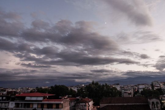 Μικρή πτώση του υδράργυρου και τοπικές βροχές