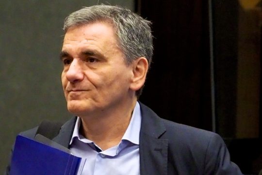Πυρά Τσακαλώτου κατά Τόμσεν