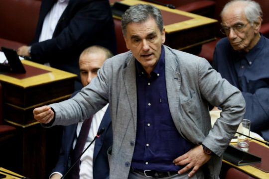 Σύγκρουση Τσακαλώτου – Σκυλακάκη για τους στόχους ανάπτυξης 