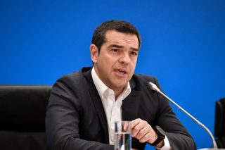 Οχι παιχνίδια με τους θεσμούς