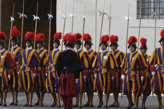 Έφοδος της αστυνομίας στις ανώτατες υπηρεσίες της Αγίας Έδρας