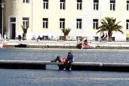 Παρέμβαση Ρουβίκωνα στον Βόλο υπέρ ανέργου που κινδυνεύει με έξωση