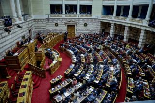 Aναβολή συζήτησης για το άρθρο 54 αποφάσισε η Επιτροπή Αναθεώρησης