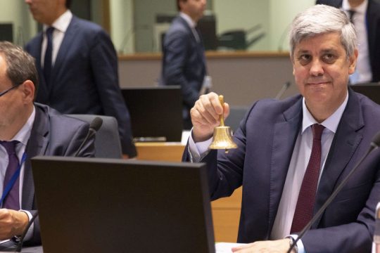 Παράθυρο για μείωση των πλεονασμάτων από το Eurogroup