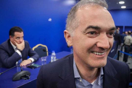 Αφωνία για τα τηλεφωνήματα, ιαχές για την αστυνομία