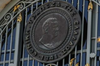 Μισή… η απάντηση της Εθνικής για τις αμοιβές των συμβούλων