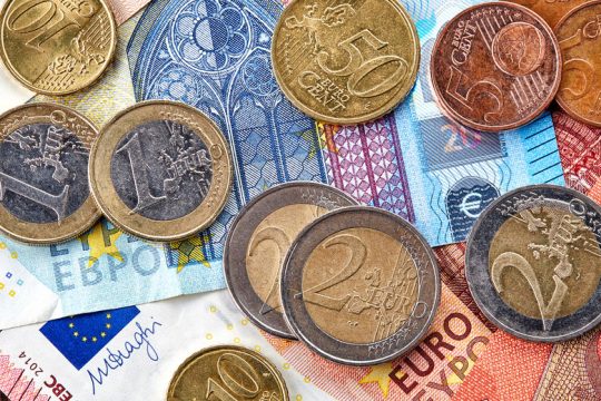 Με ημιαπασχόληση και μισθό των 400 ευρώ ένας στους τρεις εργαζόμενους