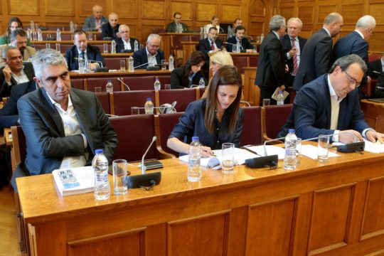 Επίθεση στα δικαιώματα των εργαζομένων στη ΔΕΗ
