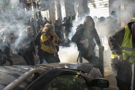 Πάνω από 250 συλλήψεις «κίτρινων γιλέκων» στο Γαλλία