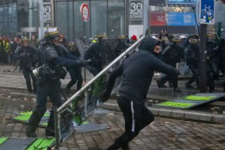 «Κοινωνικό μέτωπο» και εθνική απεργία στις 5 Δεκεμβρίου
