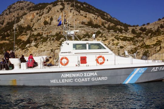Διάσωση μεταναστών έπειτα από καταδίωξη ταχύπλοου από το Λιμενικό