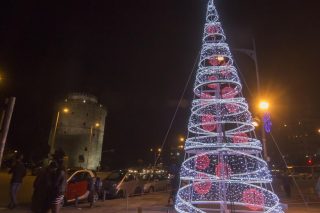 Απλήρωτε καθαριστή, χαμογέλα, έρχονται τα Χριστούγεννα!