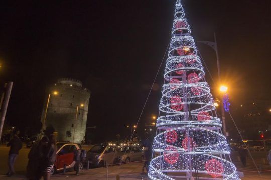 Απλήρωτε καθαριστή, χαμογέλα, έρχονται τα Χριστούγεννα!