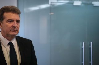 Παραδοχή αδυναμίας από τον Χρυσοχοΐδη στο Ευρωκοινοβούλιο