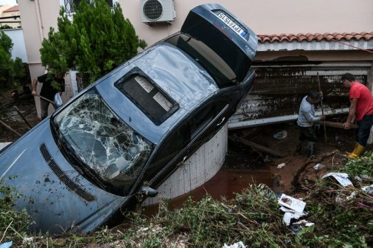 Ο «Γηρυόνης» άφησε πίσω του συντρίμμια σε Κινέτα και Ρόδο