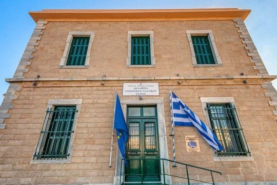 «Βουλιάζουν» την ΑΕΝ Σύρου