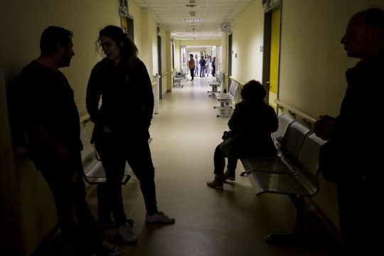 Στην… υγειά των μνημονίων!