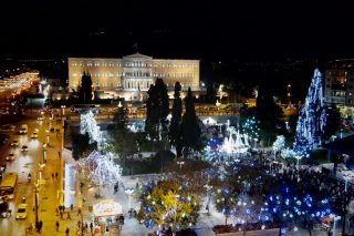Κάθε λαμπάκι και χορηγός!
