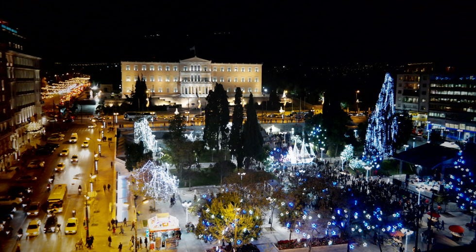 Κάθε λαμπάκι και χορηγός!