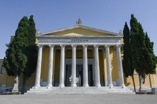 Τα άγια τοις κυσί