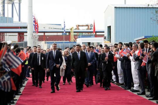 Φιέστες, κόκκινα χαλιά και μνημόνιο κατανόησης