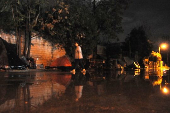 ΚΕΕΡΦΑ: Επίθεση αστυνομικού σε γυναίκα πρόσφυγα στον Ελαιώνα