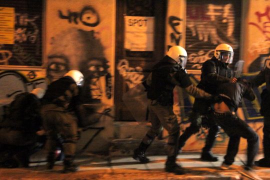 Ο βαρύς πέλεκυς της «κανονικότητας»