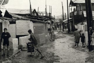 Δραπετσώνα 1960: Η «μάχη της παράγκας»