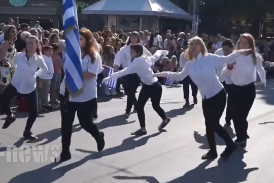 Γιατί είναι προσβλητική η παρέμβαση στην παρέλαση της Νέας Φιλαδέλφειας;