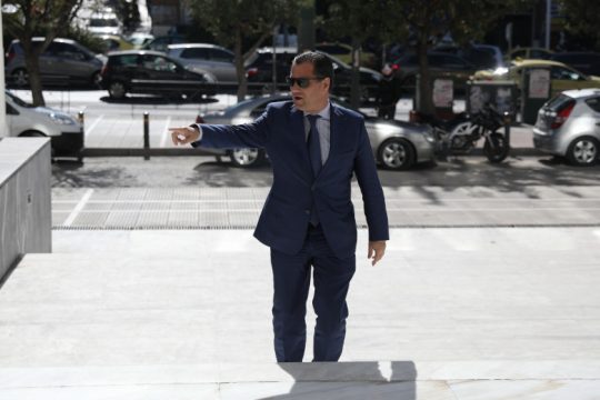 Ο Άδωνις θέλει να δει την αστυνομία να σπάει πόρτες
