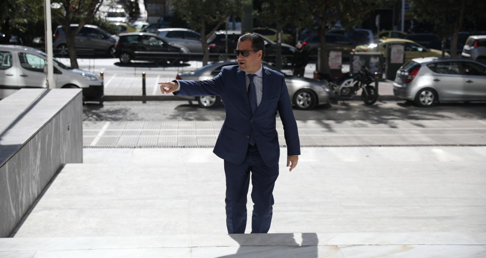 Ο Άδωνις θέλει να δει την αστυνομία να σπάει πόρτες