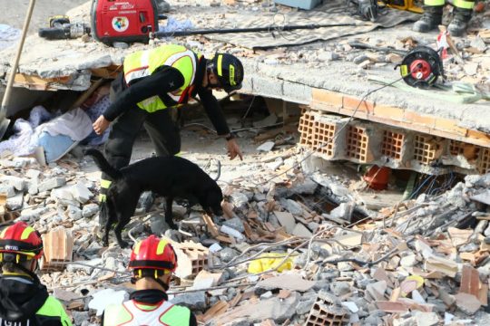 Είδη πρώτης ανάγκης για την Αλβανία από τους οικοδόμους του Ηρακλείου