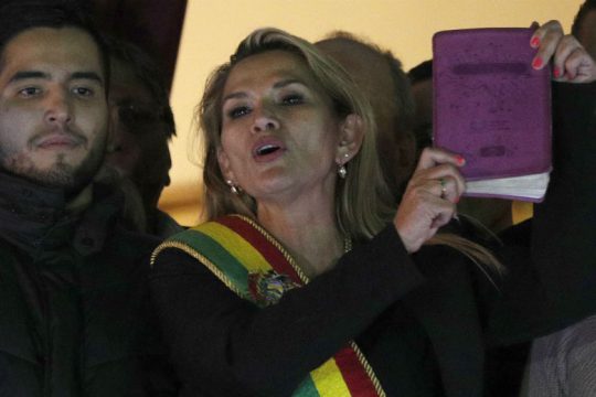 Η Βολιβία απέκτησε… μεταβατική πρόεδρο