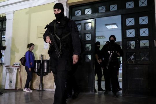 Ανταλλαγή πυρών Ν.Δ. και ΣΥΡΙΖΑ για τρομοκρατία και ΑΣΟΕΕ