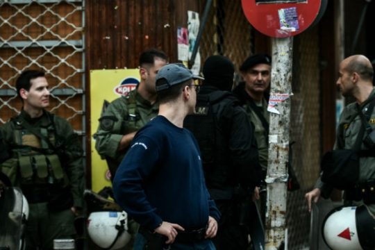 Ή… αυτο-εκκενωθείτε ή θα σας εκκενώσουμε!