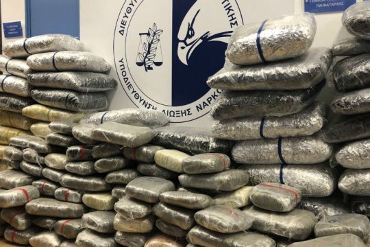 Πέντε συλλήψεις και εξάρθρωση κυκλώματος διακίνησης ναρκωτικών σε Αττική-Κόρινθο