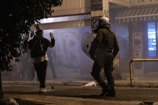 Η ελληνική κοινωνία υπό επιτήρηση
